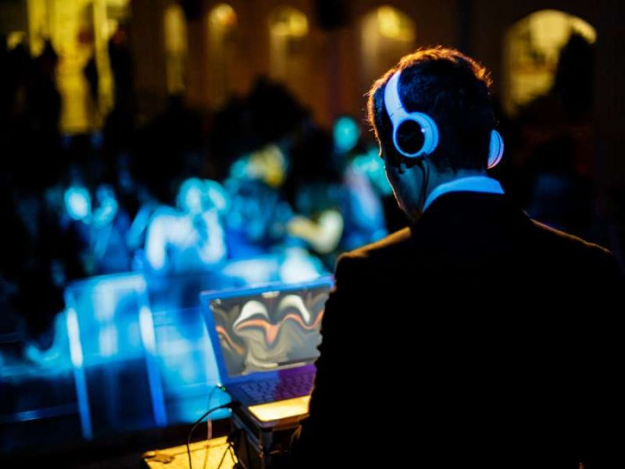 What to Look for When Booking a DJ for Your Wedding